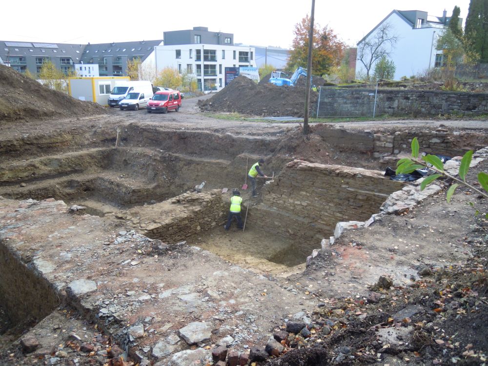 3.11.2020: Nördliches Grabungsareal: ungeahnte Welten tauchen aus dem Boden auf.